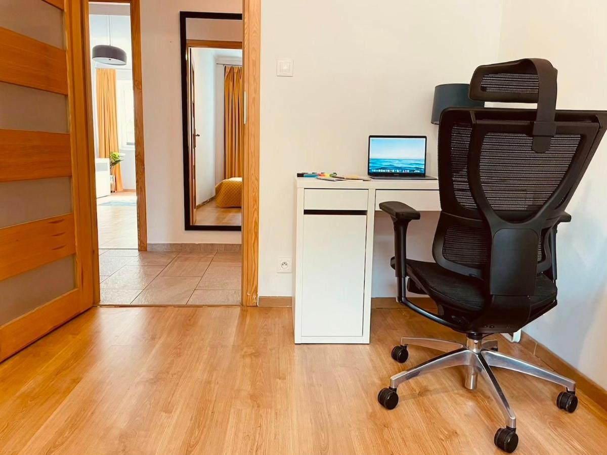 Luxury 4-Bedroom Apartment In Centre - Self-Check In & Fast Wifi 바르샤바 외부 사진