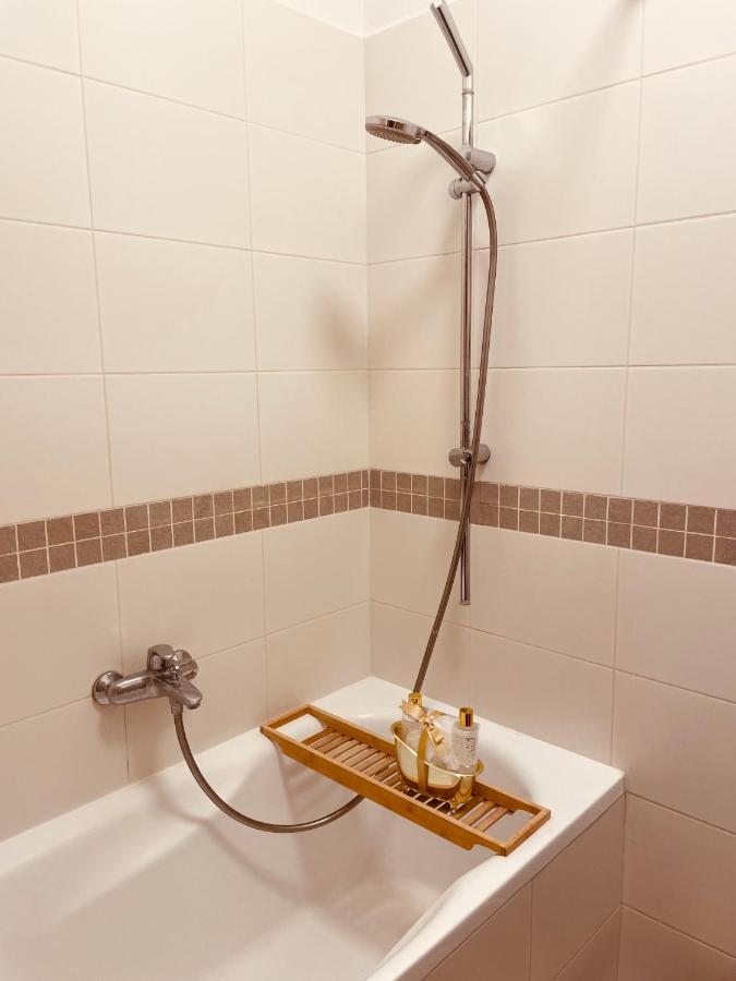 Luxury 4-Bedroom Apartment In Centre - Self-Check In & Fast Wifi 바르샤바 외부 사진