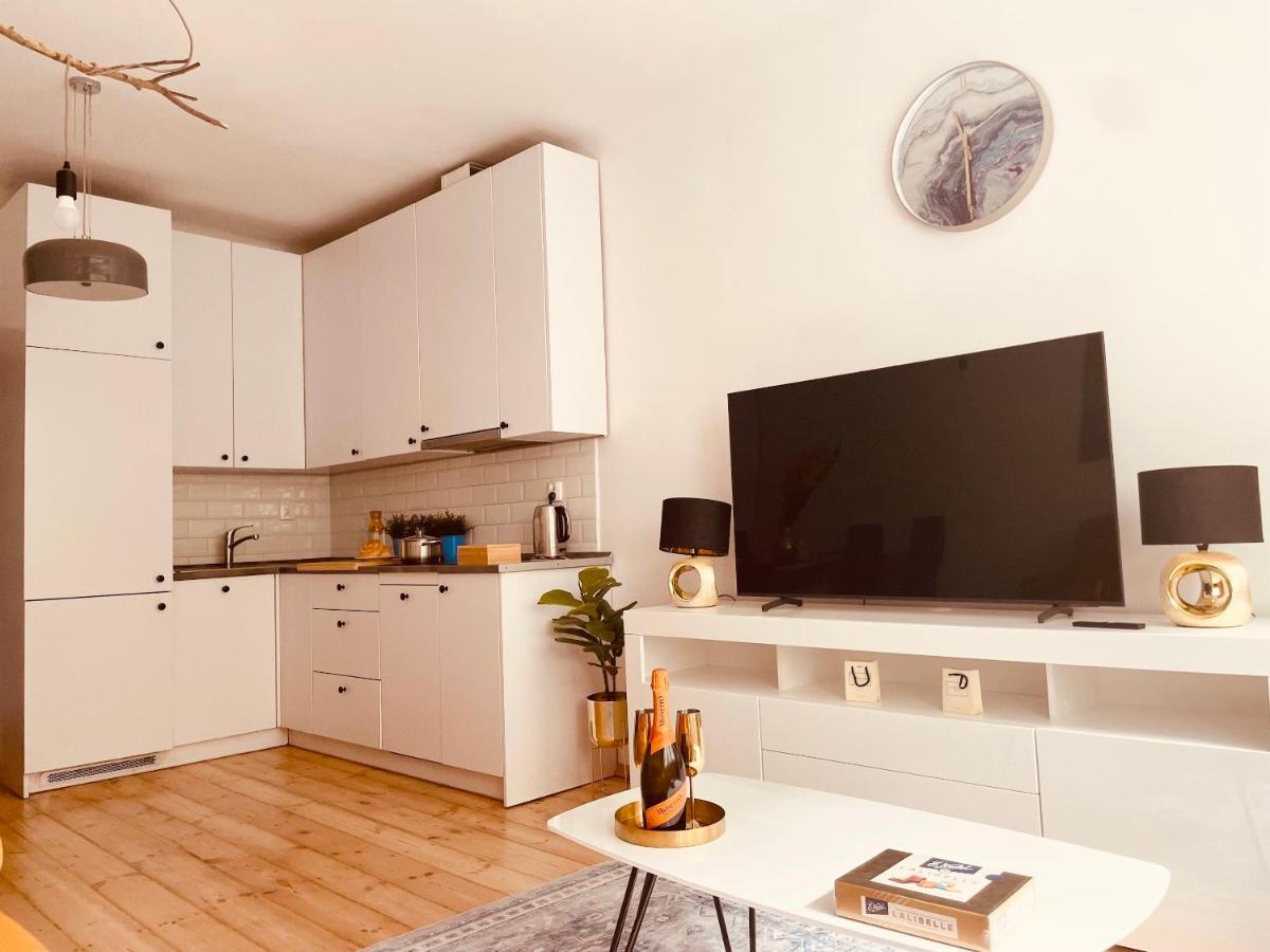 Luxury 4-Bedroom Apartment In Centre - Self-Check In & Fast Wifi 바르샤바 외부 사진