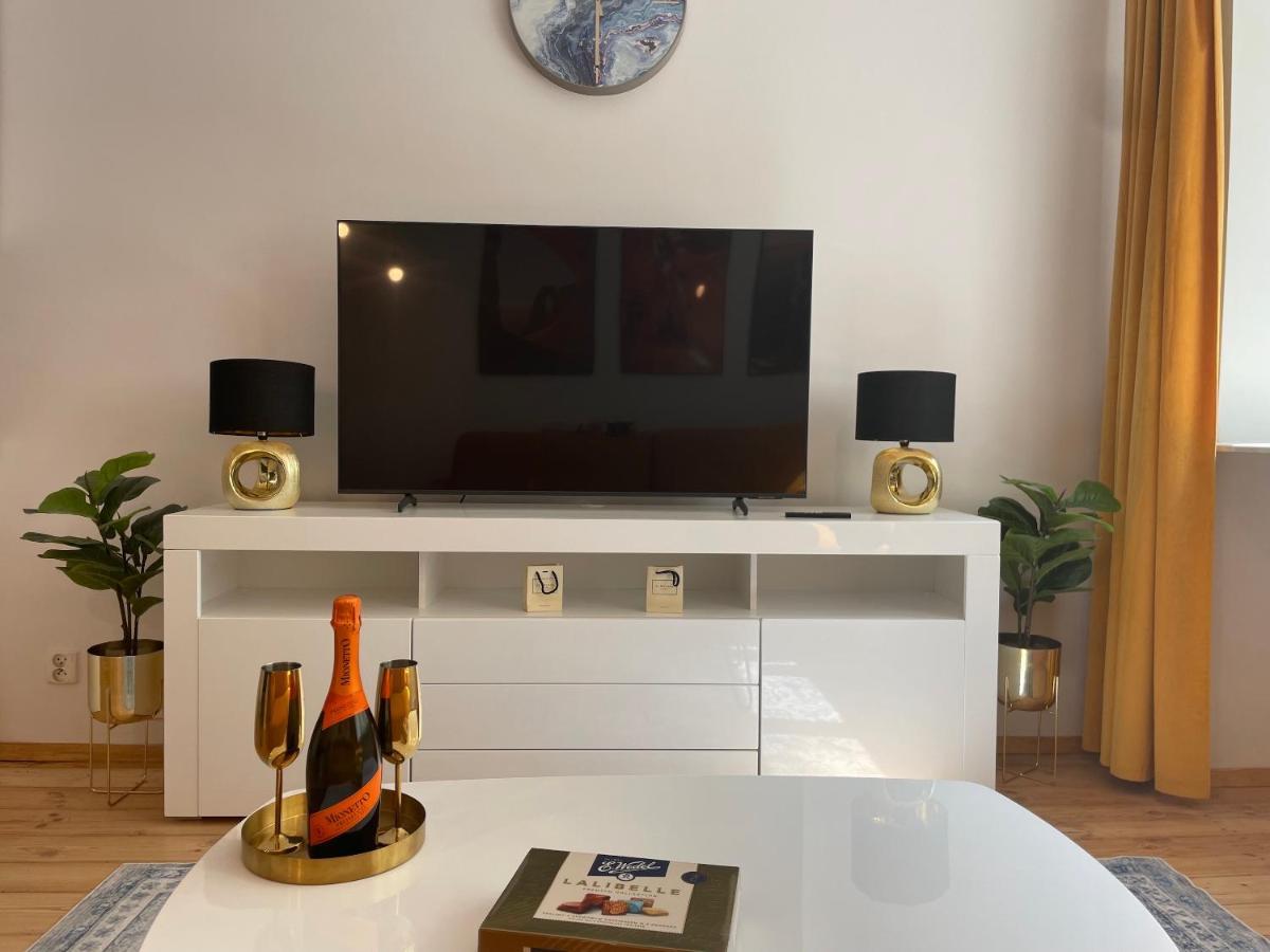 Luxury 4-Bedroom Apartment In Centre - Self-Check In & Fast Wifi 바르샤바 외부 사진