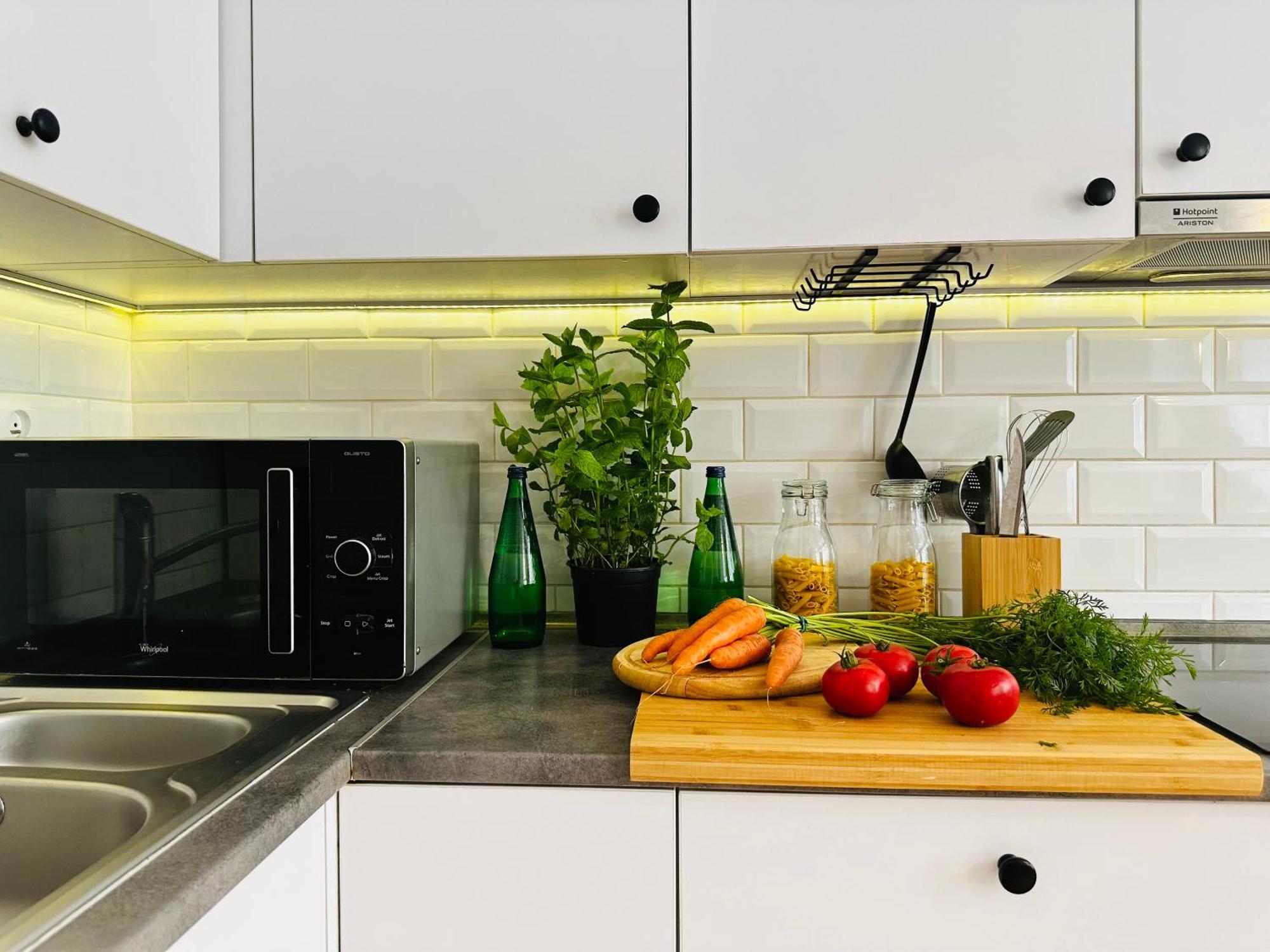Luxury 4-Bedroom Apartment In Centre - Self-Check In & Fast Wifi 바르샤바 외부 사진