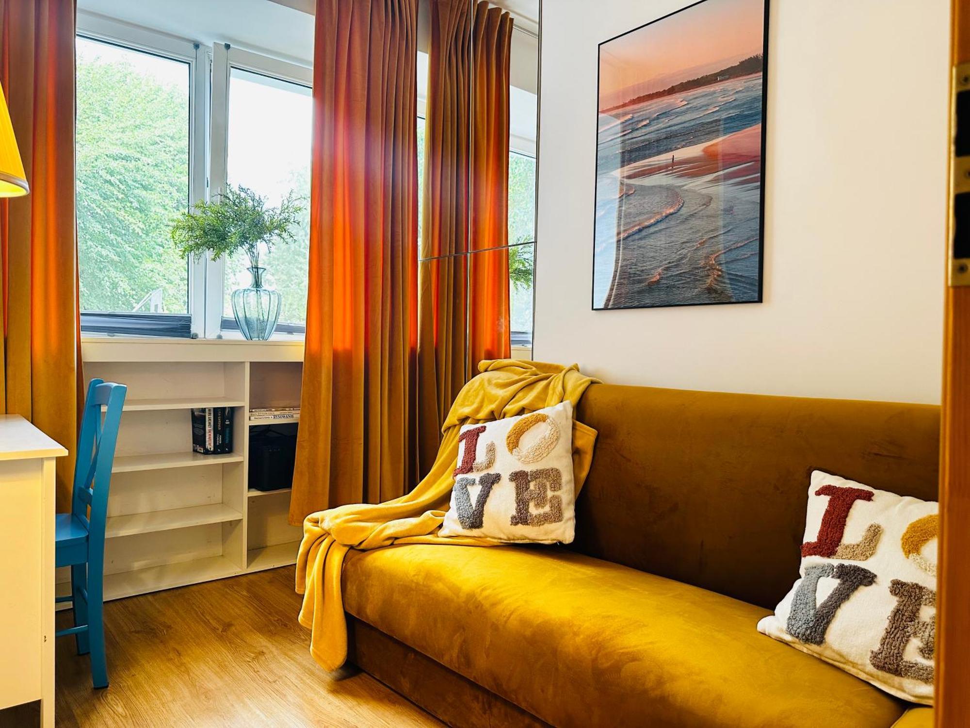 Luxury 4-Bedroom Apartment In Centre - Self-Check In & Fast Wifi 바르샤바 외부 사진