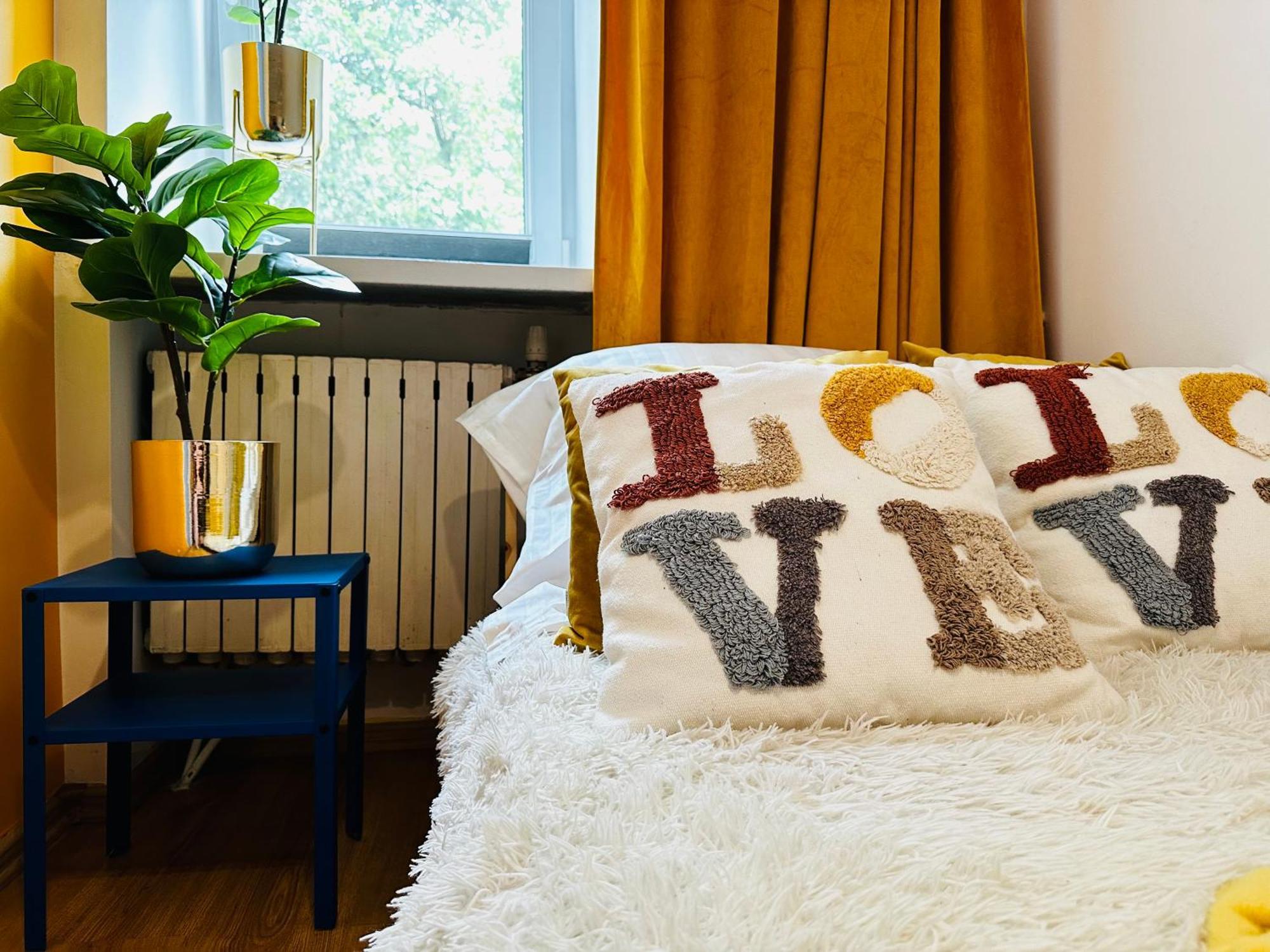 Luxury 4-Bedroom Apartment In Centre - Self-Check In & Fast Wifi 바르샤바 외부 사진